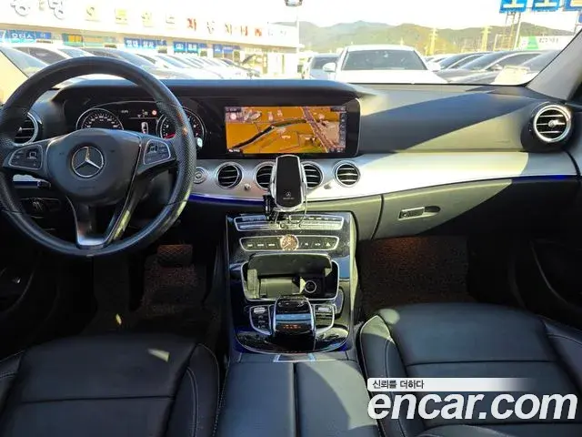 Mercedes-Benz E-Class 2018 — Şəkil 12/20
