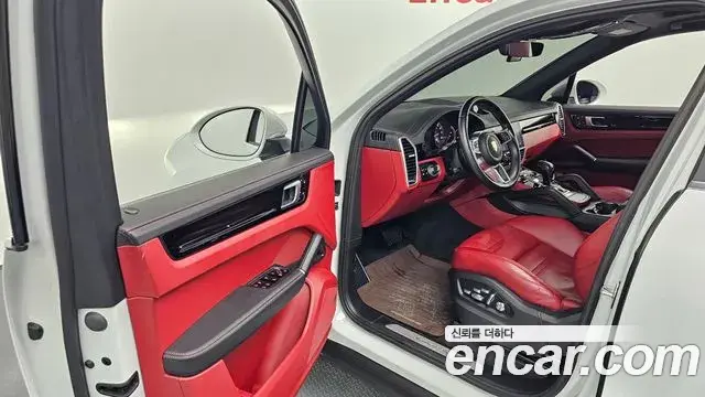 Porsche Cayenne 2020 — Фото 10/20
