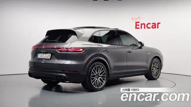 Porsche Cayenne 2021 — Фото 2/20