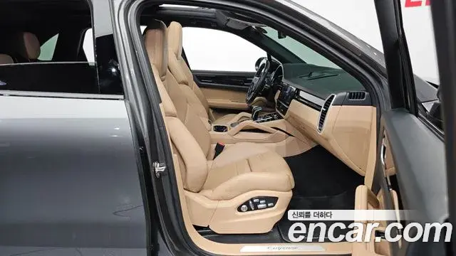 Porsche Cayenne 2021 — Фото 11/20
