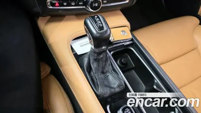 Volvo V90 Cross Country 2020 — Photo 18/20
