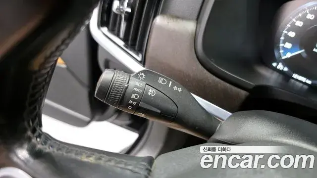 Volvo V90 Cross Country 2020 — Photo 19/20