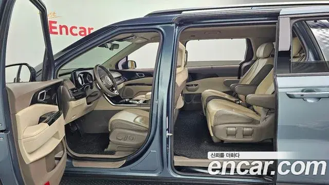 Kia Carnival 2021 — Фото 18/20