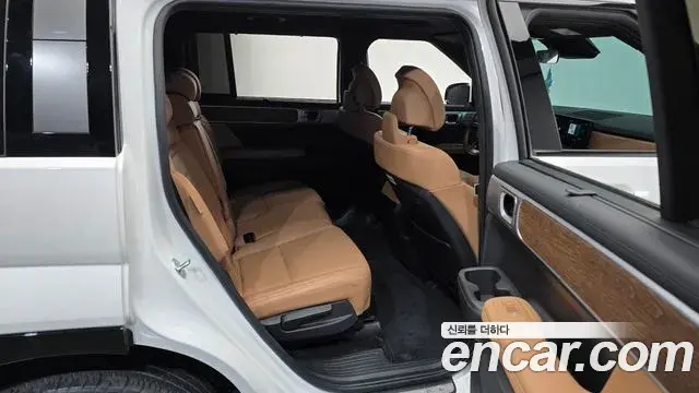 Hyundai Santa Fe 2023 — Photo 19/20