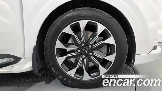 Kia Carnival 2021 — ფოტო 9/20
