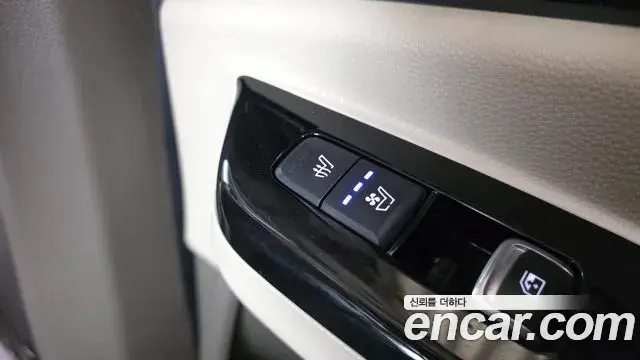 Kia Carnival 2021 — ფოტო 7/20