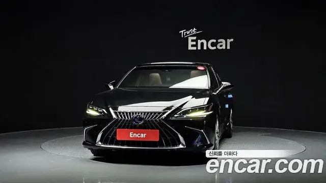 Lexus ES300h 2022 — Photo 2/19