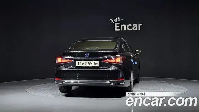 Lexus ES300h 2022 — Photo 19/19