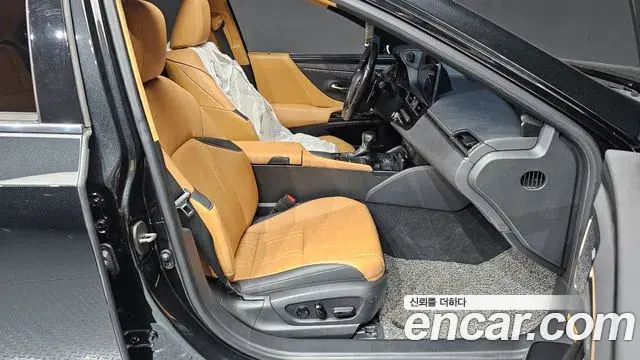 Lexus ES300h 2022 — Photo 10/19