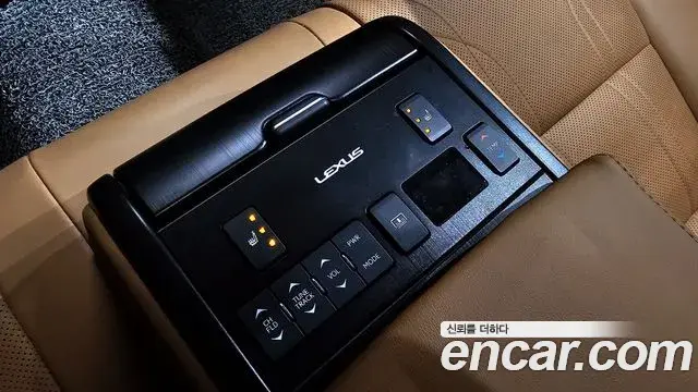 Lexus ES300h 2022 — Photo 18/19