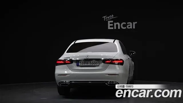 Mercedes-Benz E-Class 2022 — Şəkil 14/20
