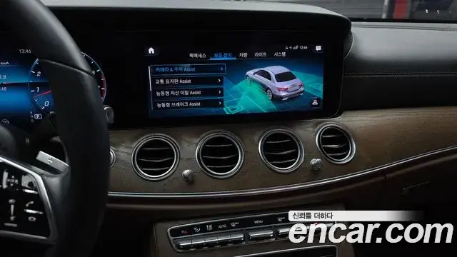 Mercedes-Benz E-Class 2022 — Şəkil 19/20
