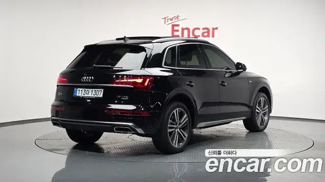 Audi Q5 2021 — Фото 2/20