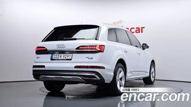 Audi Q7 2021 — Фото 2/20