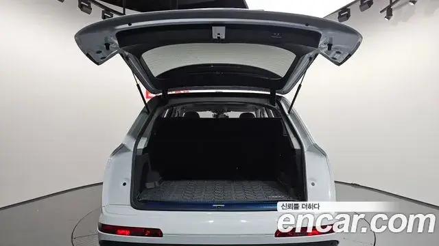 Audi Q7 2021 — Фото 20/20