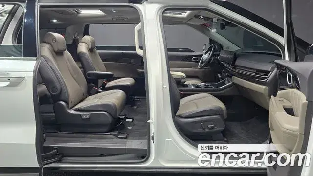 Kia Carnival 2024 — Photo 9/20
