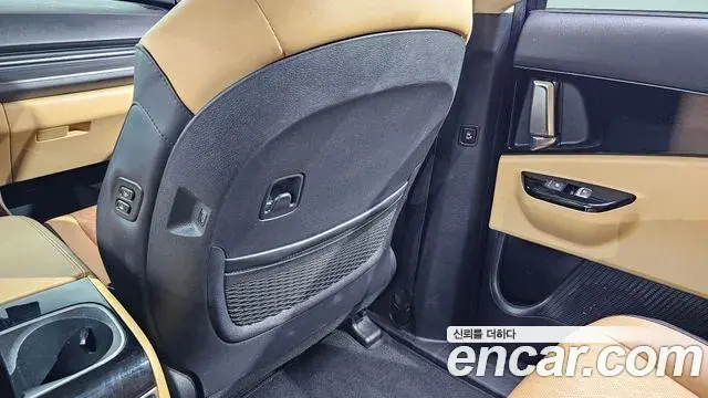 Kia Carnival 2023 — Фото 19/20