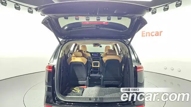 Kia Carnival 2023 — Фото 20/20