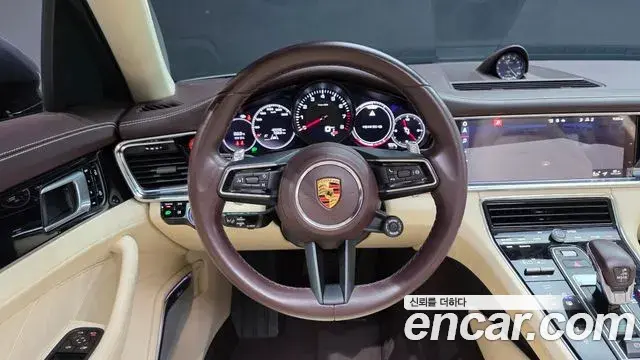 Porsche Panamera 2021 — Photo 30/31