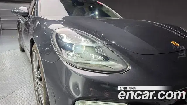 Porsche Panamera 2021 — Photo 1/31