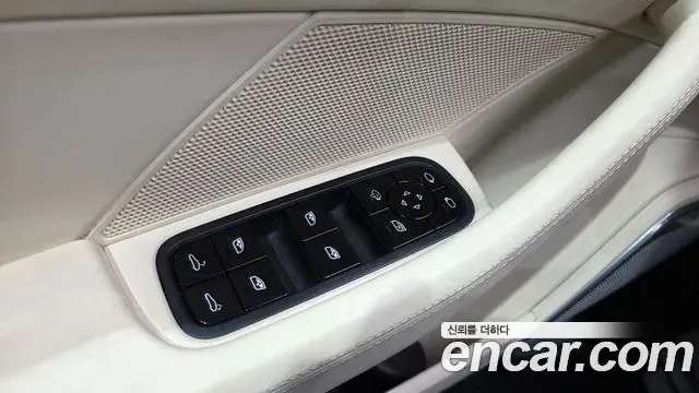Porsche Panamera 2021 — Photo 16/31