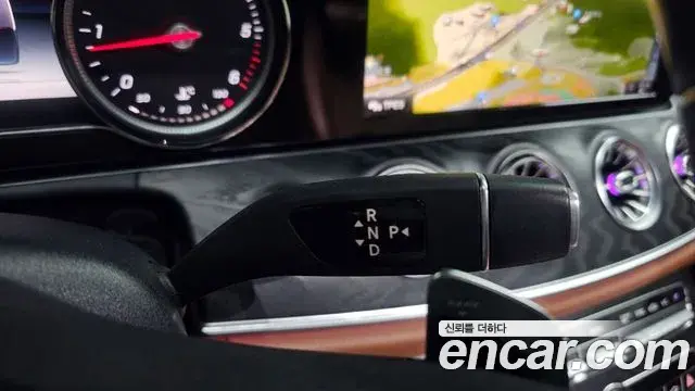 Mercedes-Benz E-Class 2018 — Photo 16/20