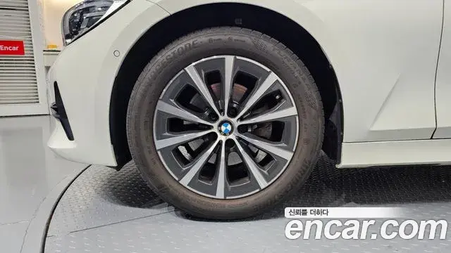 BMW 3 Series 2022 — ფოტო 18/20