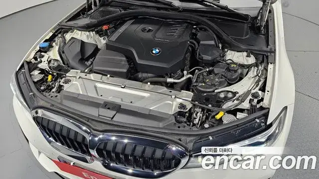 BMW 3 Series 2022 — ფოტო 19/20