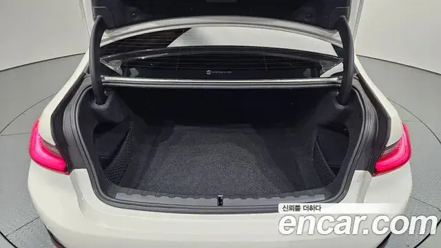 BMW 3 Series 2022 — ფოტო 13/20