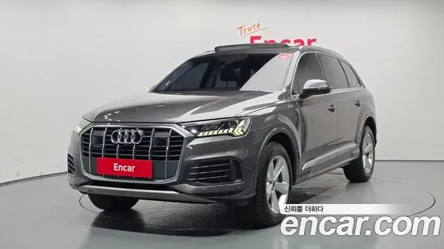 Audi Q7 2021 — ფოტო 1/20