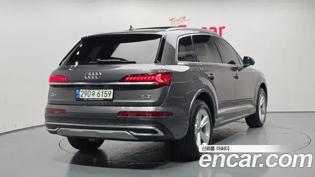 Audi Q7 2021 — ფოტო 19/20