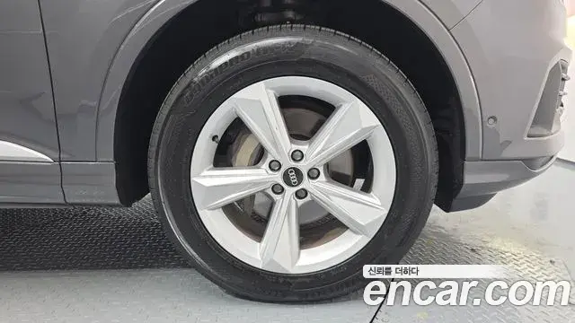 Audi Q7 2021 — ფოტო 3/20