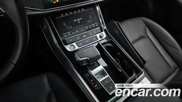 Audi Q7 2021 — ფოტო 13/20