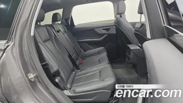 Audi Q7 2021 — ფოტო 15/20