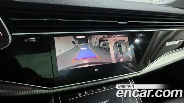 Audi Q7 2021 — ფოტო 17/20