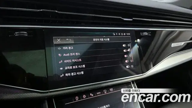 Audi Q7 2021 — ფოტო 18/20