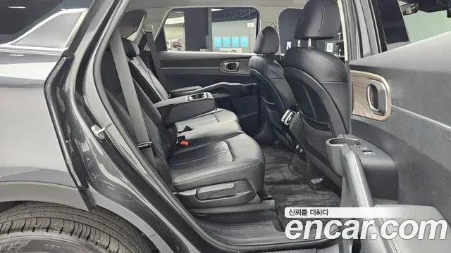 Kia Sorento 2022 — Photo 18/20