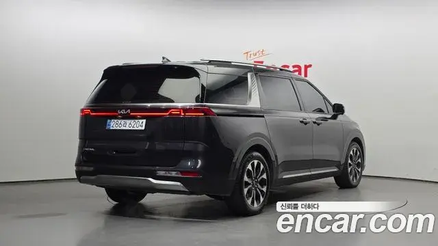Kia Carnival 2023 — ფოტო 16/20