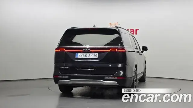 Kia Carnival 2023 — ფოტო 5/20