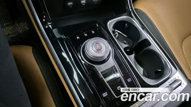Kia Carnival 2023 — ფოტო 17/20