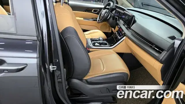 Kia Carnival 2023 — ფოტო 18/20