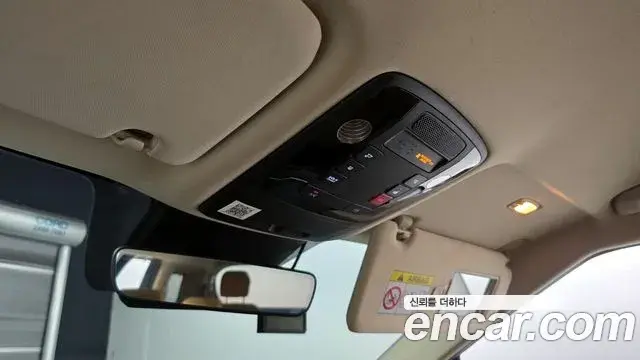 Kia Carnival 2023 — ფოტო 19/20