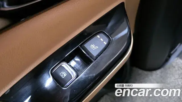 Kia Carnival 2023 — ფოტო 6/20