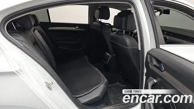 Volkswagen Passat GT 2021 — ფოტო 15/20