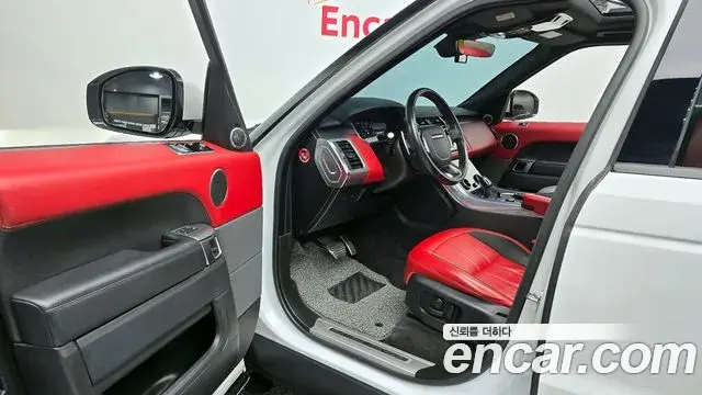 Land Rover Range Rover Sport 2018 — ფოტო 17/20