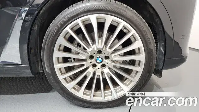 BMW X7 2021 — Photo 36/48