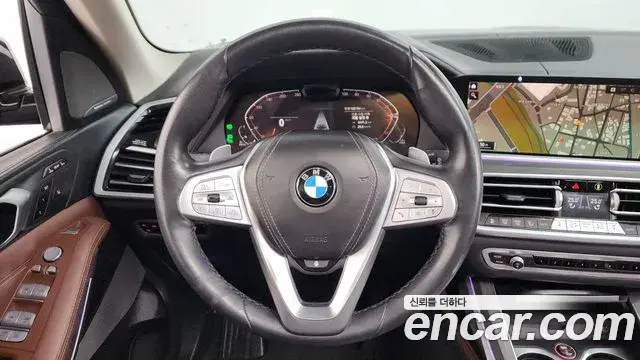 BMW X7 2021 — Photo 30/48