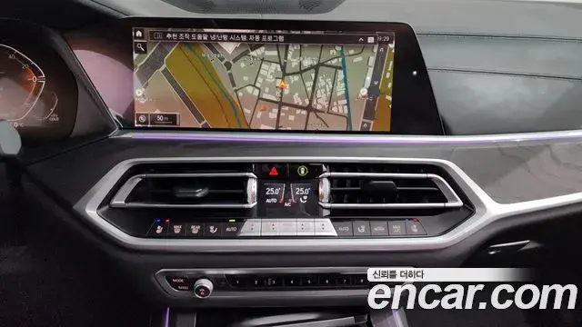 BMW X7 2021 — Photo 28/48