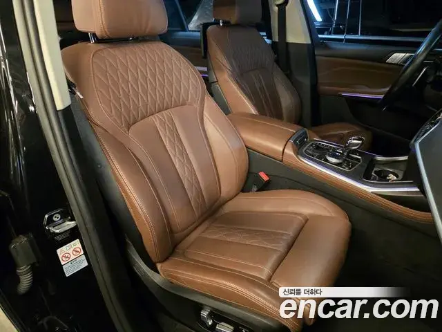 BMW X7 2021 — Photo 12/48