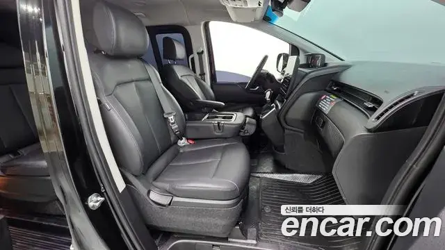 Hyundai Staria 2025 — Şəkil 13/20